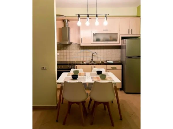 Tirane, jepet me qera apartament 1+1 Kati 3, 61 m² 600 € (APARTAMENT 1+1 RRUGA E DIBRES SELVIA 600)
