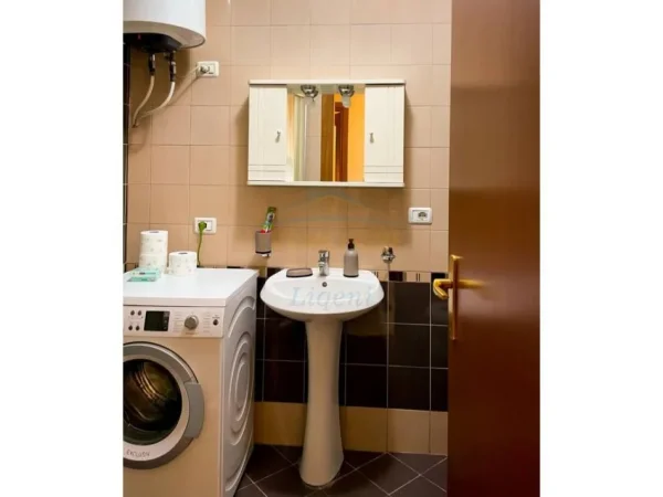 Tirane, jepet me qera apartament 1+1 Kati 3, 61 m² 600 € (APARTAMENT 1+1 RRUGA E DIBRES SELVIA 600)