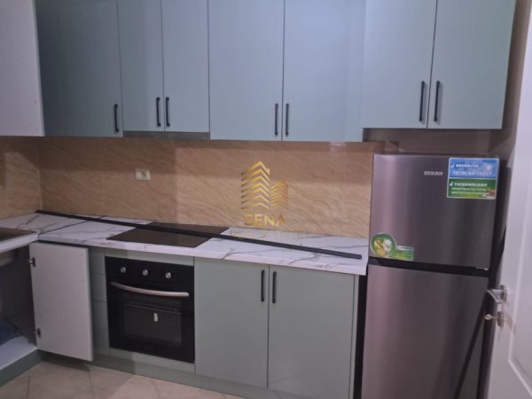 Tirane, jepet me qera apartament 1+1+Ballkon Kati 1, 75 m² 400 € (Rruga Loni Ligori)