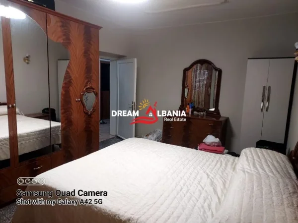 Tirane, jepet me qera apartament 2+1+Ballkon Kati 3, 80 m² 450 € (Prane Ish Restorant Durresit - ID 4229425)