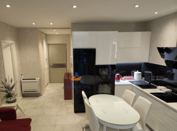 JEPET ME QERA 2+1+Ballkon Kati 19, 95 m² 1.600 € (Ambasdor 3)