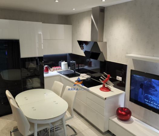JEPET ME QERA 2+1+Ballkon Kati 19, 95 m² 1.600 € (Ambasdor 3)