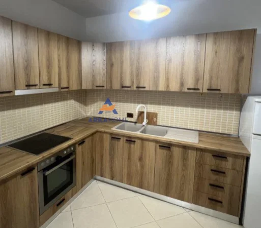 JEPET APARTAMENT ME QERA 2+1+Ballkon Kati 2, 90 m² 500 €