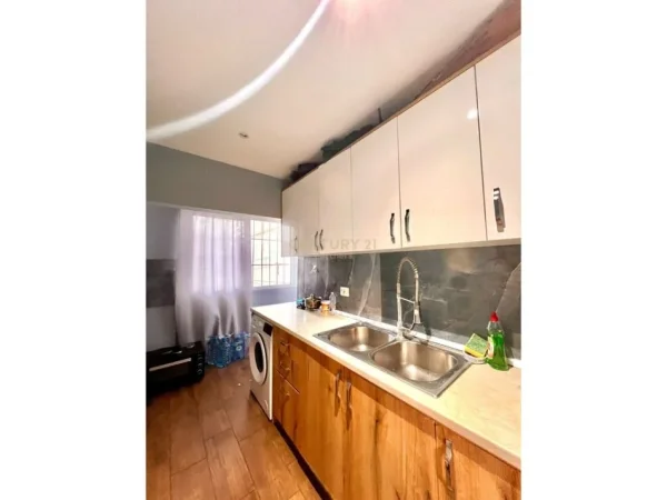 Tirane, shitet apartament 1+1 , 59 m² 79.000 € (Bulevardi Bajram Curri)