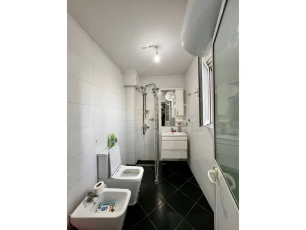 Tirane, shitet apartament 1+1 , 59 m² 79.000 € (Bulevardi Bajram Curri)