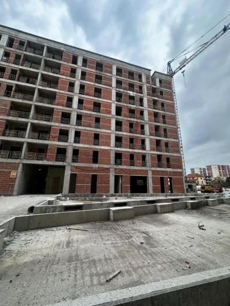 Tirane, shitet apartament 2+1+Ballkon Kati 7, 94 m² 122.000 € (29 nentori casa italia)