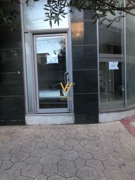 Tirane, jepet me qera zyre Kati 0, 39 m² 400 € (MYSLYM SHYRI)