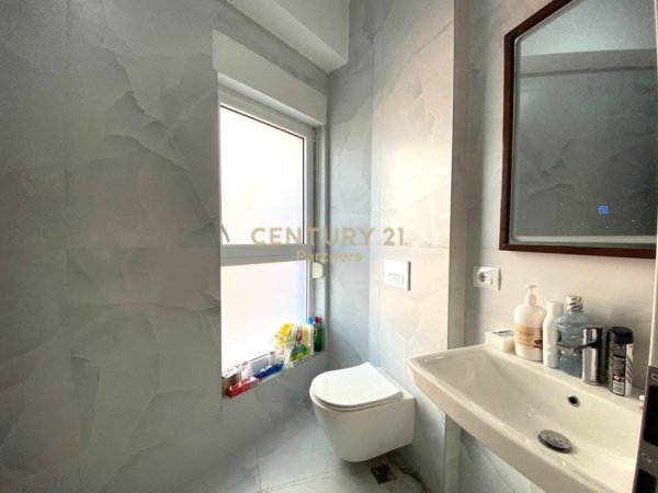 Tirane, jepet me qera apartament 2+1 Kati 1, 65 m² 500 € (Kompleksi Kaimi, Ali Demi)