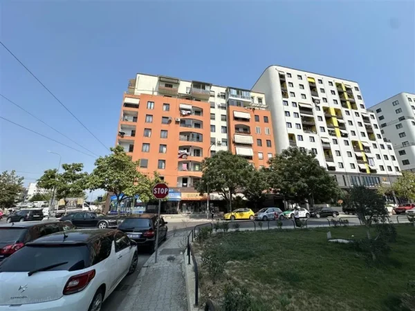 Tirane, shes 2+1+Ballkon Kati 5, 85 m² 115.000 €