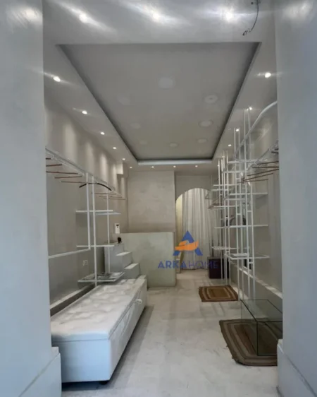 JEPET ME QERA DYQAN Kati 0, 28 m² 900 €