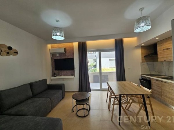 Tirane, jepet me qera apartament 2+1 Kati 2, 100 m² 550 € (Kopshti)