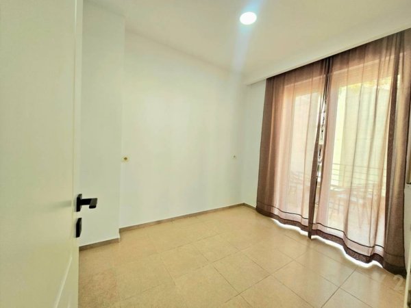 Tirane, jepet me qera apartament 2+1 Kati 2, 100 m² 550 € (Kopshti)