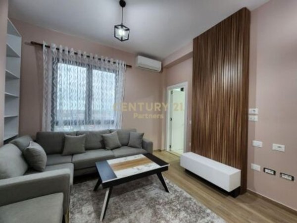 Tirane, jepet me qera apartament 1+1 Kati 4, 65 m² 500 € (Bulevardi i Ri)