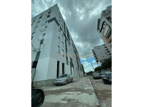 Tirane, shitet apartament 2+1 Kati 3, 94 m² 110.000 € (Casa italia)