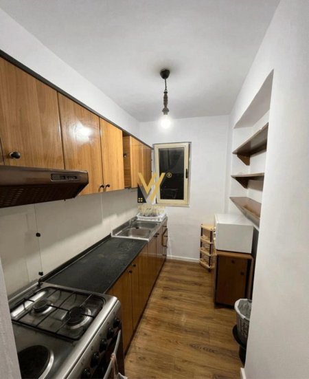 Tirane, jepet me qera apartament 2+1+Ballkon Kati 5, 85 m² 520 € (RRUGA E KOSOVAREVE)