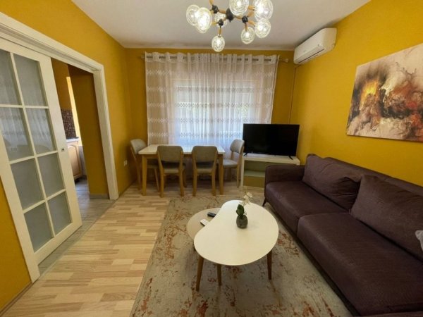 Tirane, jepet me qera apartament 1+1 Kati 1, 58 m² 500 € (shkolles Kushtrimi i Lirise në lagjen Ali Demi)