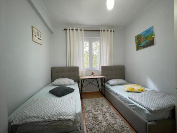 Tirane, jepet me qera apartament 2+1+Ballkon Kati 3, 90 m² 650 € (21 dhjetori)