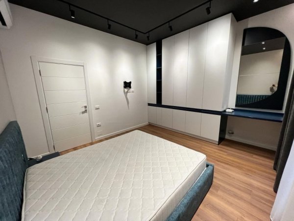 Tirane, jepet me qera 1+1+Ballkon Kati 9, 68 m² 800 € (Rruga e Kavajes (Square 21))