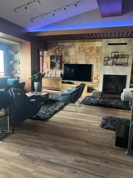 Tirane, jepet me qera apartament 3+1 Kati 4, 280 m² 1.900 € (liqeni i thate)