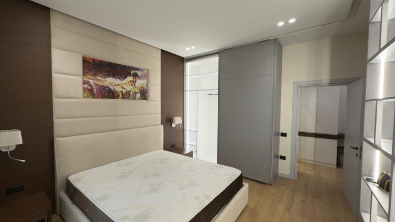 Tirane, jepet me qera apartament 1+1+Ballkon Kati 4, 68 m² 850 € (Rruga e Kavajes (Square 21))