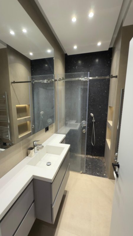 Tirane, jepet me qera apartament 1+1+Ballkon Kati 4, 68 m² 850 € (Rruga e Kavajes (Square 21))