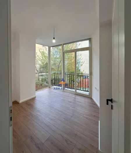 SHITET APARTAMENT 1+1 43M2 NE RRUGEN E DURRESIT PROKURORIA E TIRANES(Haxhi Hysen Dalliu) 120.000 EURO.)