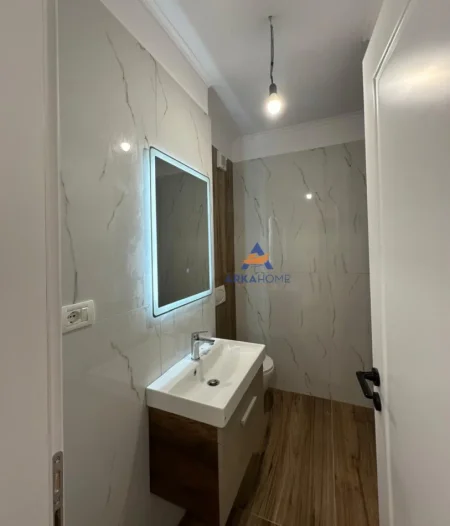 SHITET APARTAMENT 1+1 43M2 NE RRUGEN E DURRESIT PROKURORIA E TIRANES(Haxhi Hysen Dalliu) 120.000 EURO.)