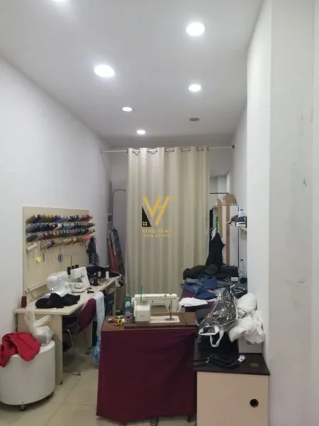 Tirane, jepet me qera dyqan Kati 0, 21 m² 300 € (ASTIR)