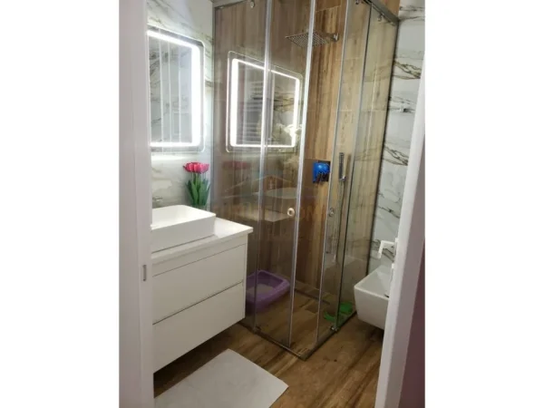 Tirane, shitet apartament 2+1 Kati 1, 119 m² 250.000 € (Unaza e re)