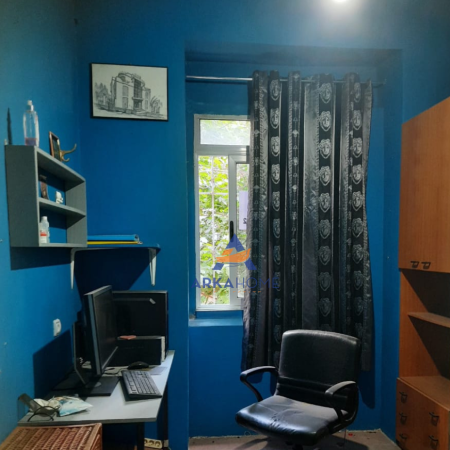 JEPET ZYRA ME QERA 70M2 TE SHALLVARET 1.150EURO