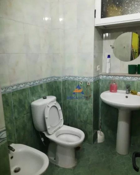 JEPET ZYRA ME QERA 70M2 TE SHALLVARET 1.150EURO