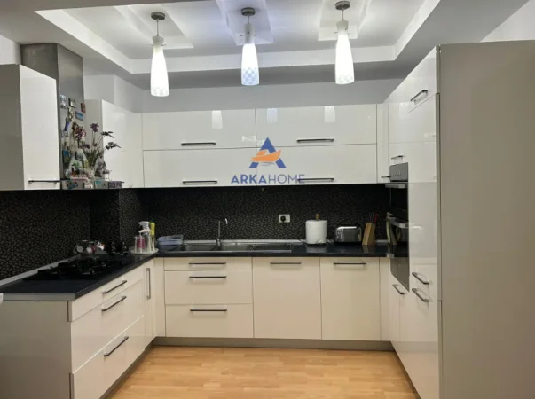 JEPET APARTAMENT 2+1+2 BALLKONE ME QERA 2 PALMAT,UNAZA E RE 450 EURO