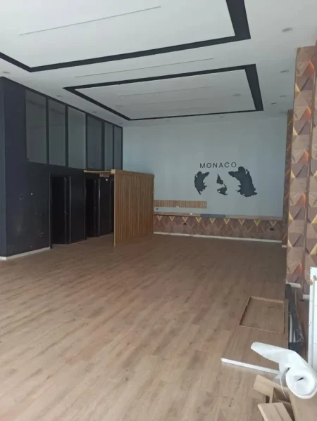 Tirane, shitet ambjent biznesi Kati 0, 104 m² 250.000 € (5 Maji)