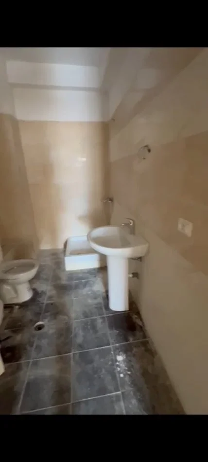 Tirane, jepet me qera apartament 2+1+Ballkon Kati 9, 100 m² 350 € (Sokrat Miho , Astir)