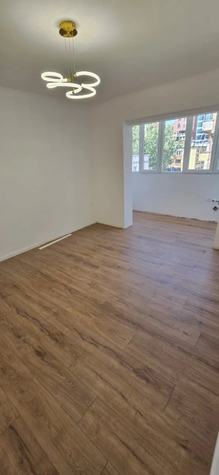 Tirane, shitet apartament 2+1+Ballkon Kati 4, 64 m² 169.000 € (Rruga 21 Dhjetori)