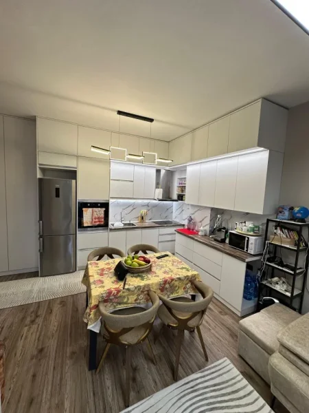 Tirane, shitet apartament 1+1+Aneks+Ballkon Kati 2, 74 m² 105.000 € (fresk)