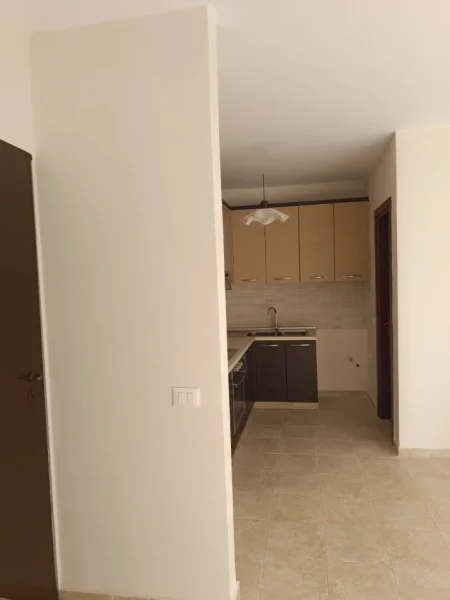 Tirane, jepet me qera apartament 1+1+Aneks+Ballkon Kati 5, 50 m² 400 € (fusha e aviacionit)