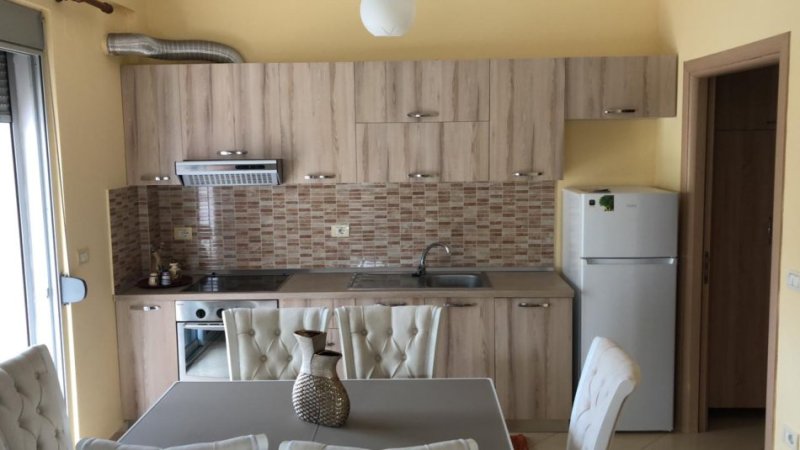 Tirane, jepet me qera apartament 2+1 Kati 2, 100 m² 650 € (komuna e parisit)