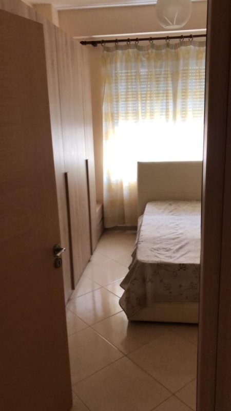 Tirane, jepet me qera apartament 2+1 Kati 2, 100 m² 650 € (komuna e parisit)