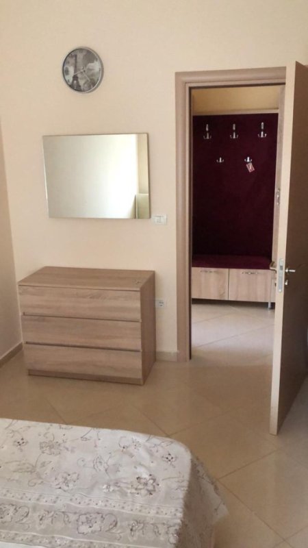 Tirane, jepet me qera apartament 2+1 Kati 2, 100 m² 650 € (komuna e parisit)