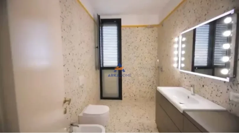 SHITET VILA TE KODRA KUQE PASKUQAN