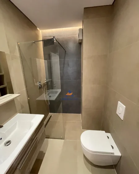 JEPET APARTAMENT 3+1 ME QERA TE LIQENI I THATË 1100 EURO