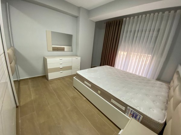 Tirane, jepet me qera apartament 1+1+Ballkon Kati 4, 60 m² 500 € (Kodra E Diellit)