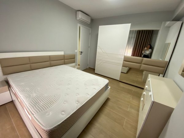 Tirane, jepet me qera apartament 1+1+Ballkon Kati 4, 60 m² 500 € (Kodra E Diellit)