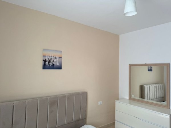 Tirane, jepet me qera apartament 1+1+Ballkon Kati 8, 60 m² 400 € (ASTIR TE OSLO)