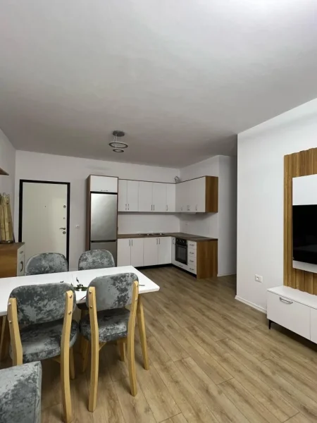 Tirane, jepet me qera apartament 2+1+Ballkon Kati 3, 95 m² 450 € (Univers City I Sapomobiluar)