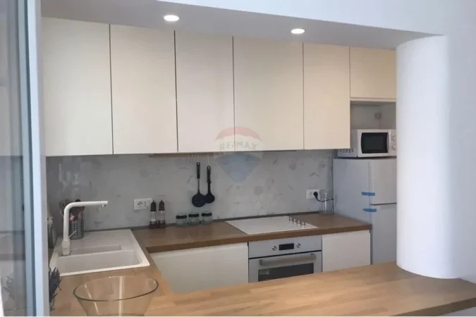 Tirane, jepet me qera apartament , 701 € (Myslym Shyri)