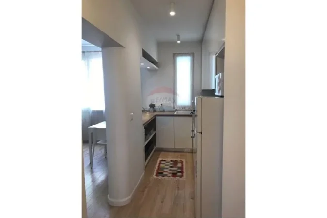 Tirane, jepet me qera apartament , 701 € (Myslym Shyri)
