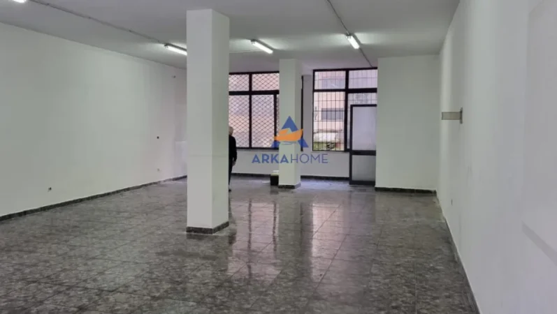 JEPET DYQAN ME QERA 110M2 TE PALLATI ME SHIGJETA 1000 EURO