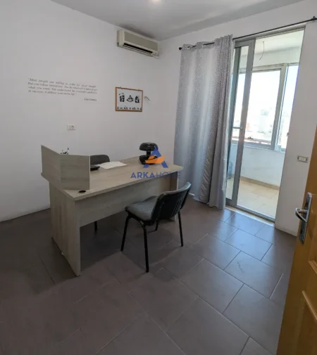 JEPET ZYRE 2+1 ME QERA TE ZOGU I ZI 700 EURO